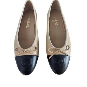 CHANEL Two-Tone Beige and Black Flats